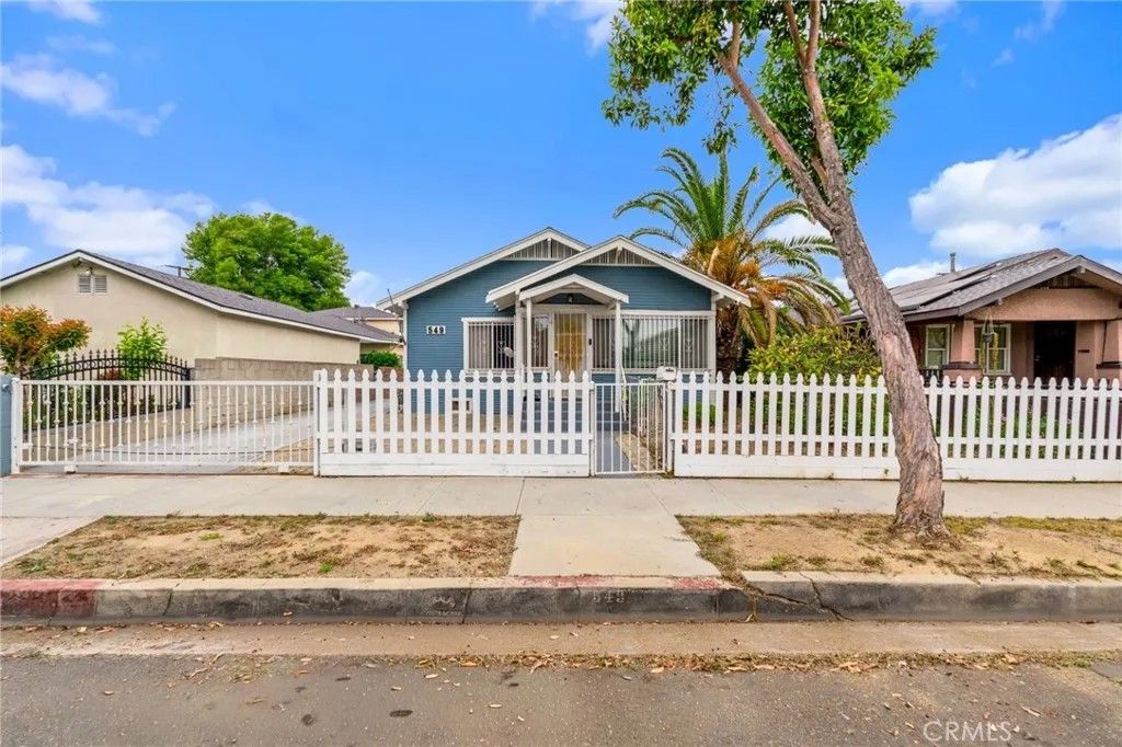 Photo of 549 E Rhea St, Long Beach, CA 90806 (MLS # CV26087570)
