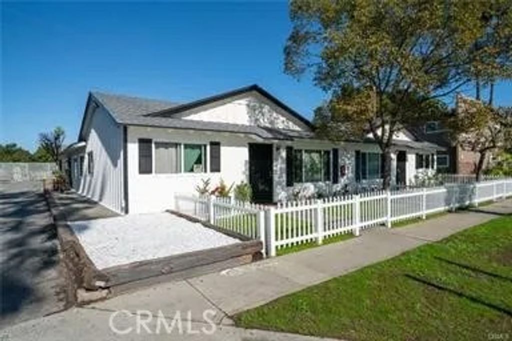 Photo of 1841 W Crestwood Ln, Anaheim, CA 92804 (MLS # PW25251869)