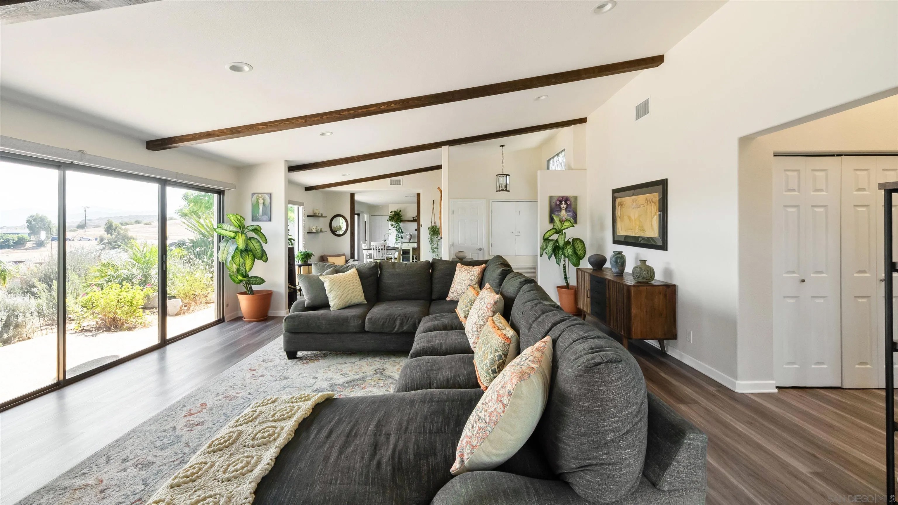 5880 Redondo Dr