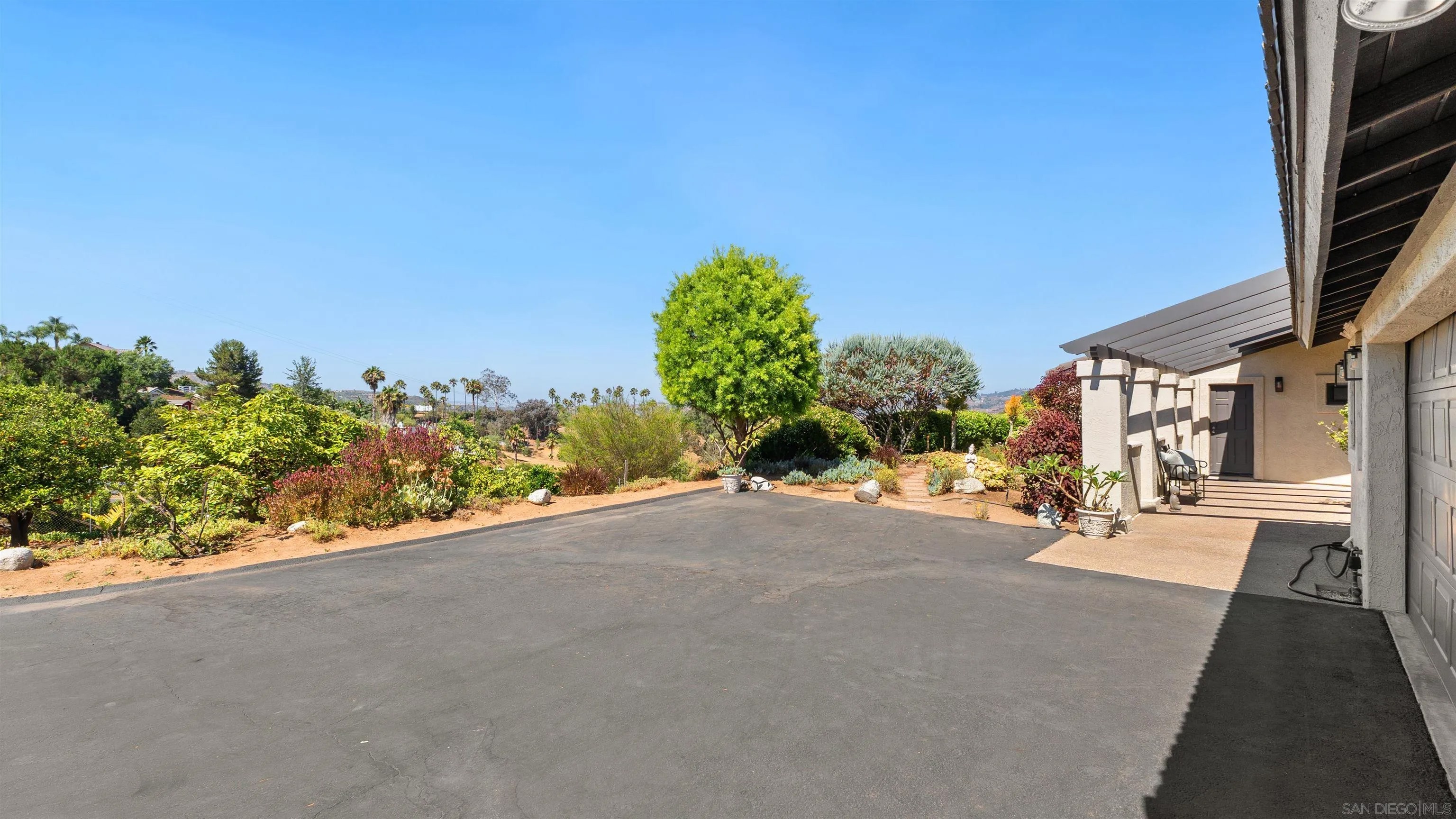 5880 Redondo Dr