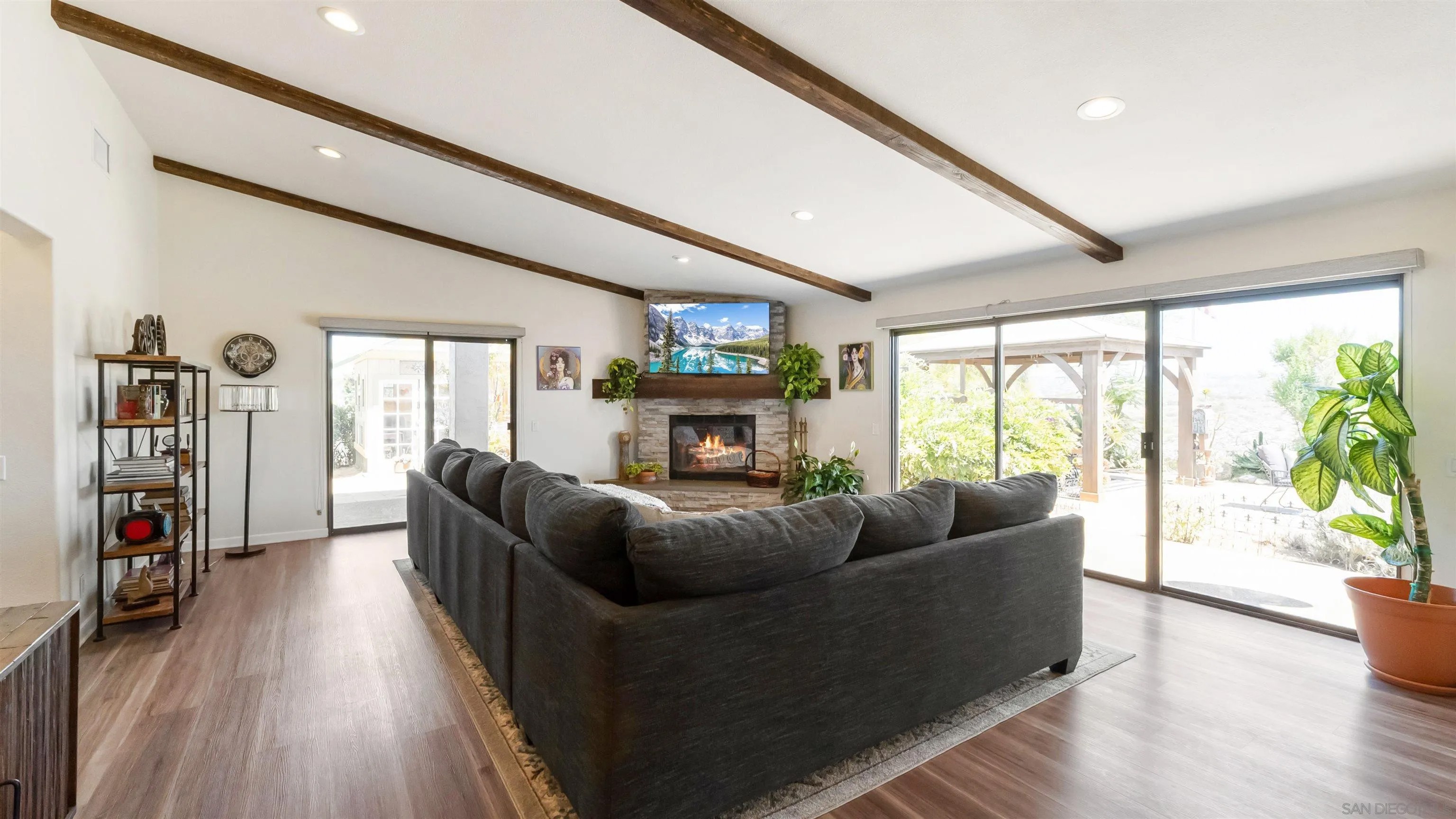 5880 Redondo Dr