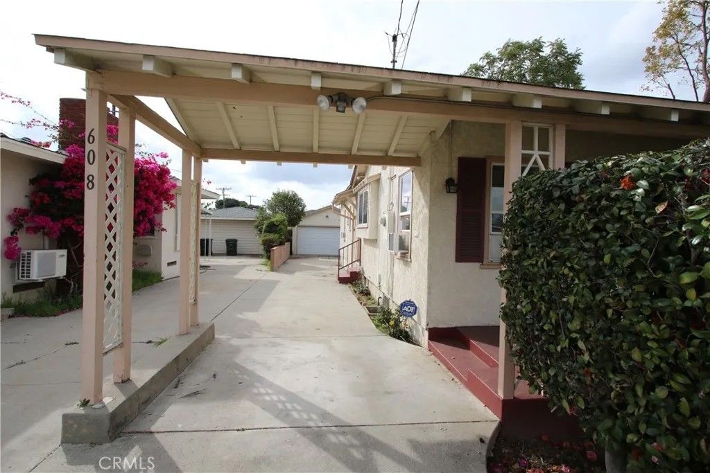 Photo of 608 E Chestnut Ave, San Gabriel, CA 91776 (MLS # WS25262216)