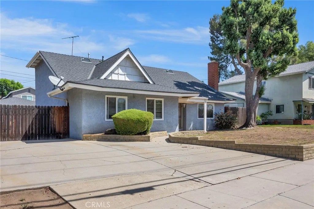 537 E Juanita