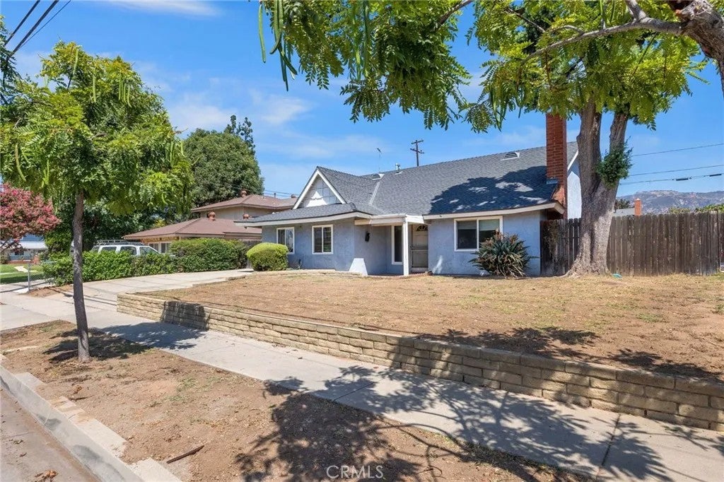 537 E Juanita