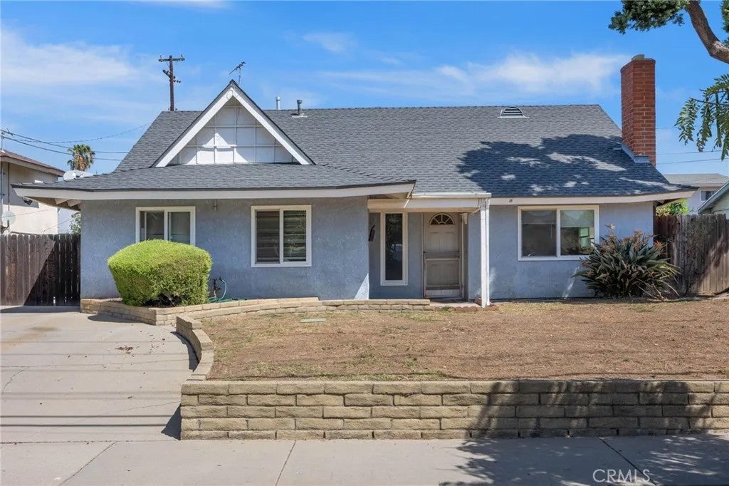 537 E Juanita