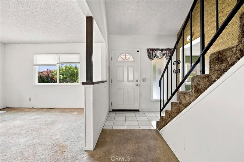 537 E Juanita