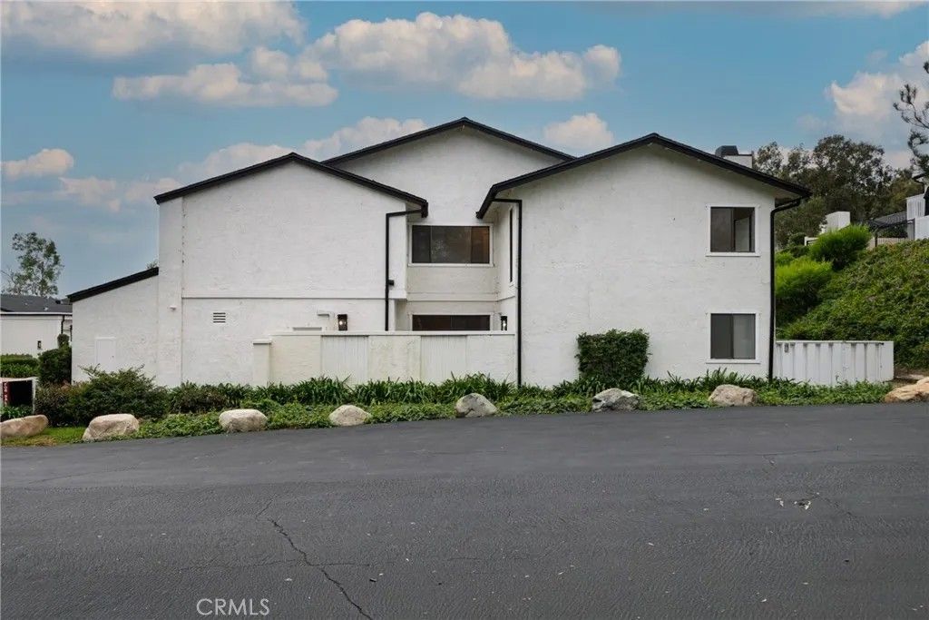 Photo of 30355 Via Venida, Laguna Niguel, CA 92677 (MLS # OC25276190)