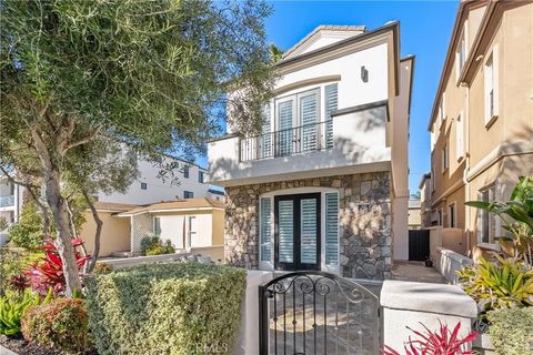 Photo of 613 12th St, Huntington Beach, CA 92648 (MLS # OC26000304)