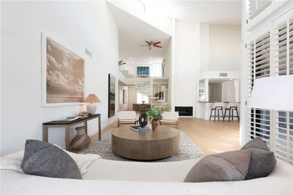 Photo of 5236 Yarmouth Avenue #313, Encino, CA 91316 (MLS # SR26072561)