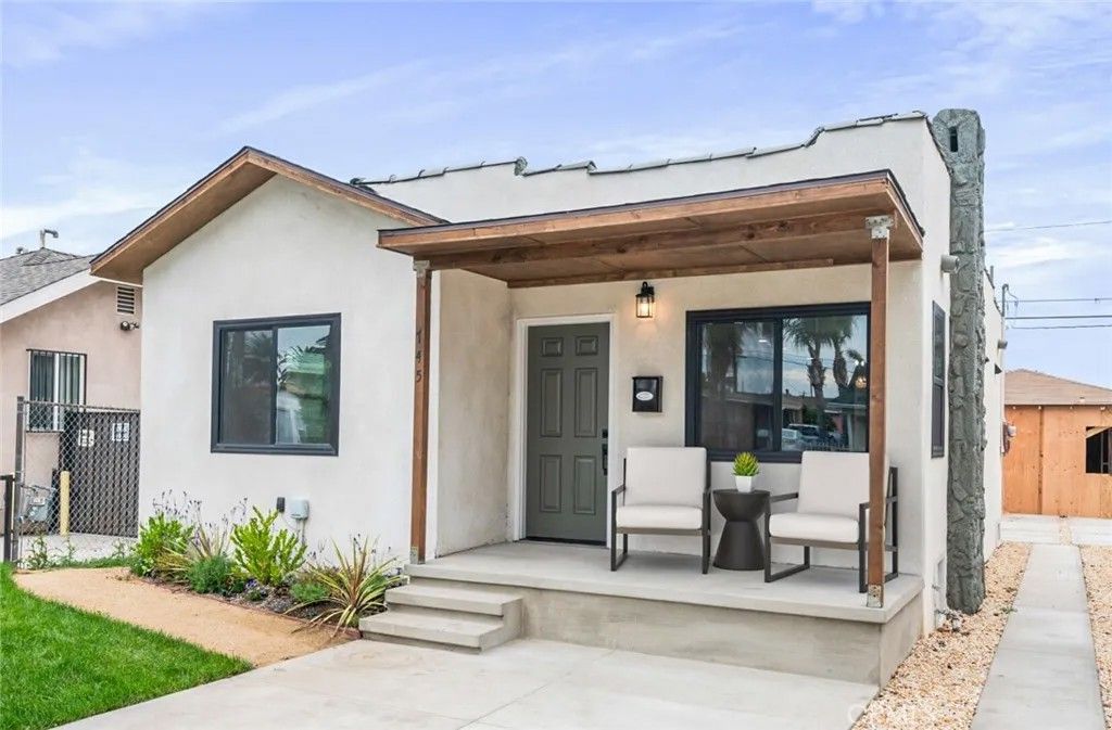 Photo of 745 W 106th St, Los Angeles, CA 90044 (MLS # SB26091095)