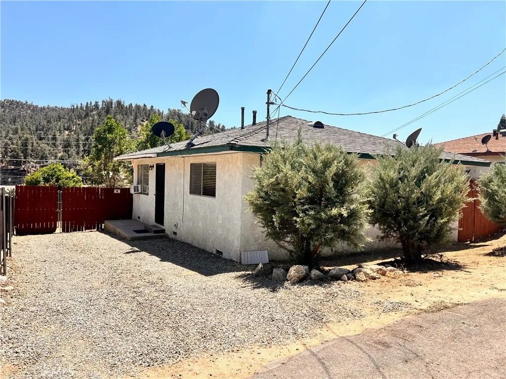 Photo of 6620 Ivins Drive, Frazier Park, CA 93225 (MLS # SR26030027)
