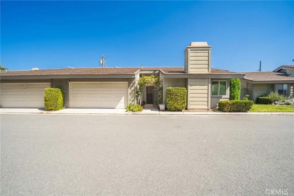 Photo of 201 E Ponderosa Ln, Anaheim, CA 92802 (MLS # OC26092367)