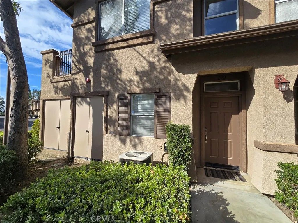 Photo of 272 Woodcrest Ln, Aliso Viejo, CA 92656 (MLS # OC26049422)