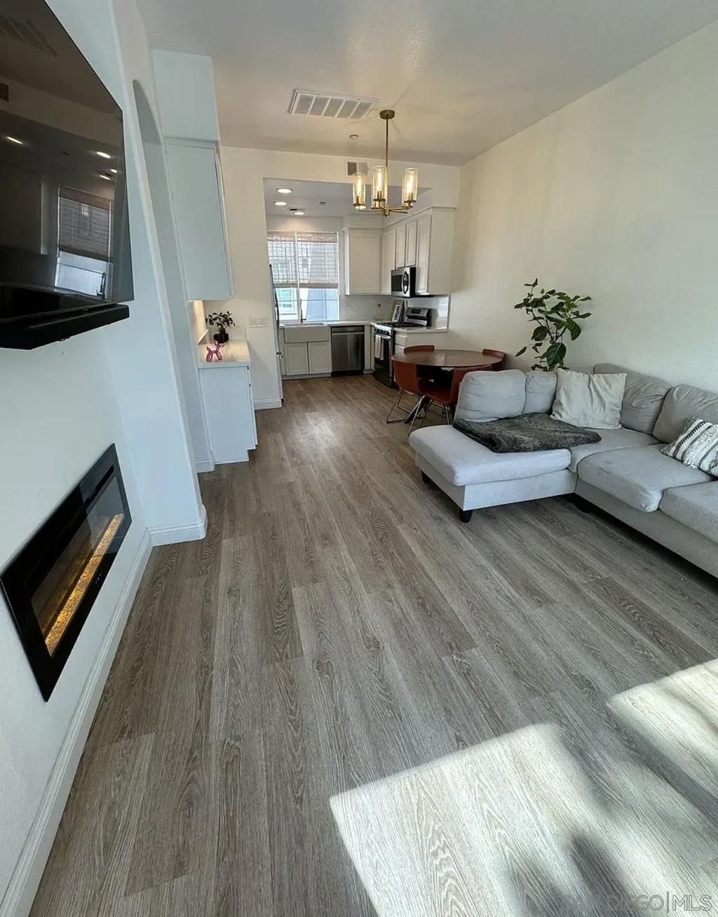 Photo of 1897 Fargo Ln #5, Chula Vista, CA 91913 (MLS # 250044264)