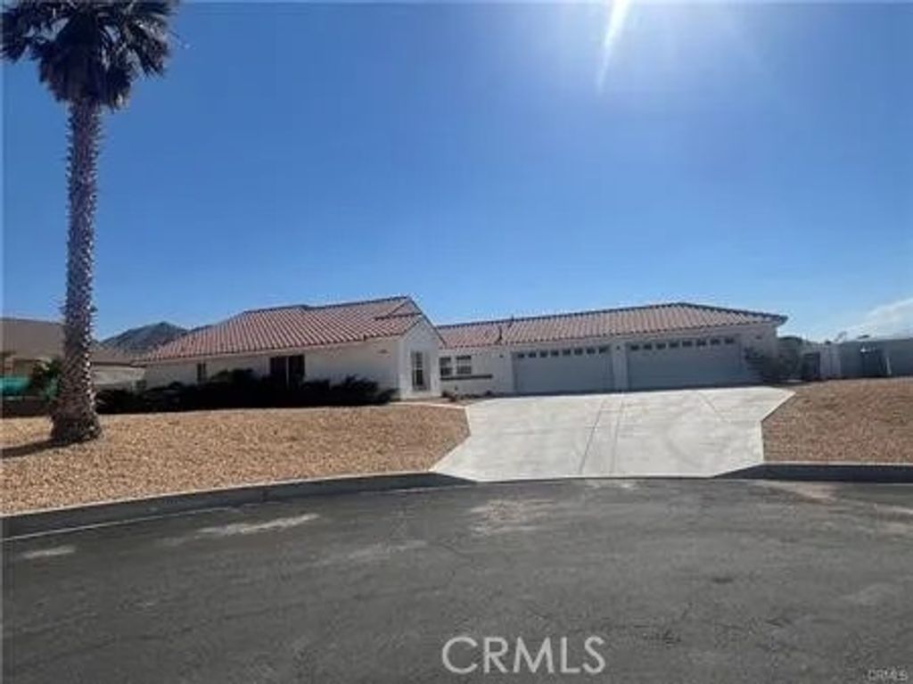 Photo of 57019 Selecta Avenue, Yucca Valley, CA 92284 (MLS # IV26078452)