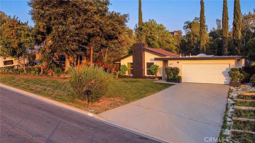 Photo of 6671 Fairway Ln, Highlands, CA 92346 (MLS # SR26083229)