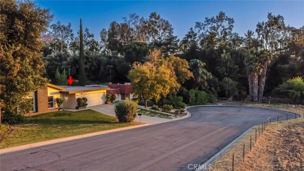 Photo of 6671 Fairway Ln, Highlands, CA 92346 (MLS # SR26083229)