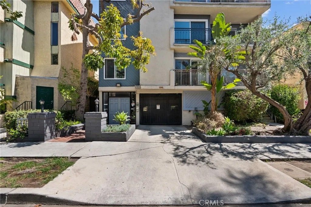 Photo of 1742 S Bentley Ave, Los Angeles, CA 90025 (MLS # SR26082016)