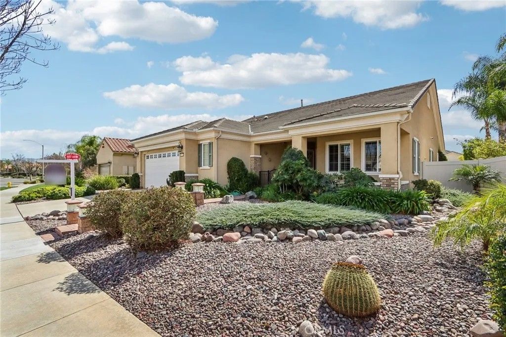 Photo of 5587 Paseo Famosa, Hemet, CA 92545 (MLS # SW26048316)