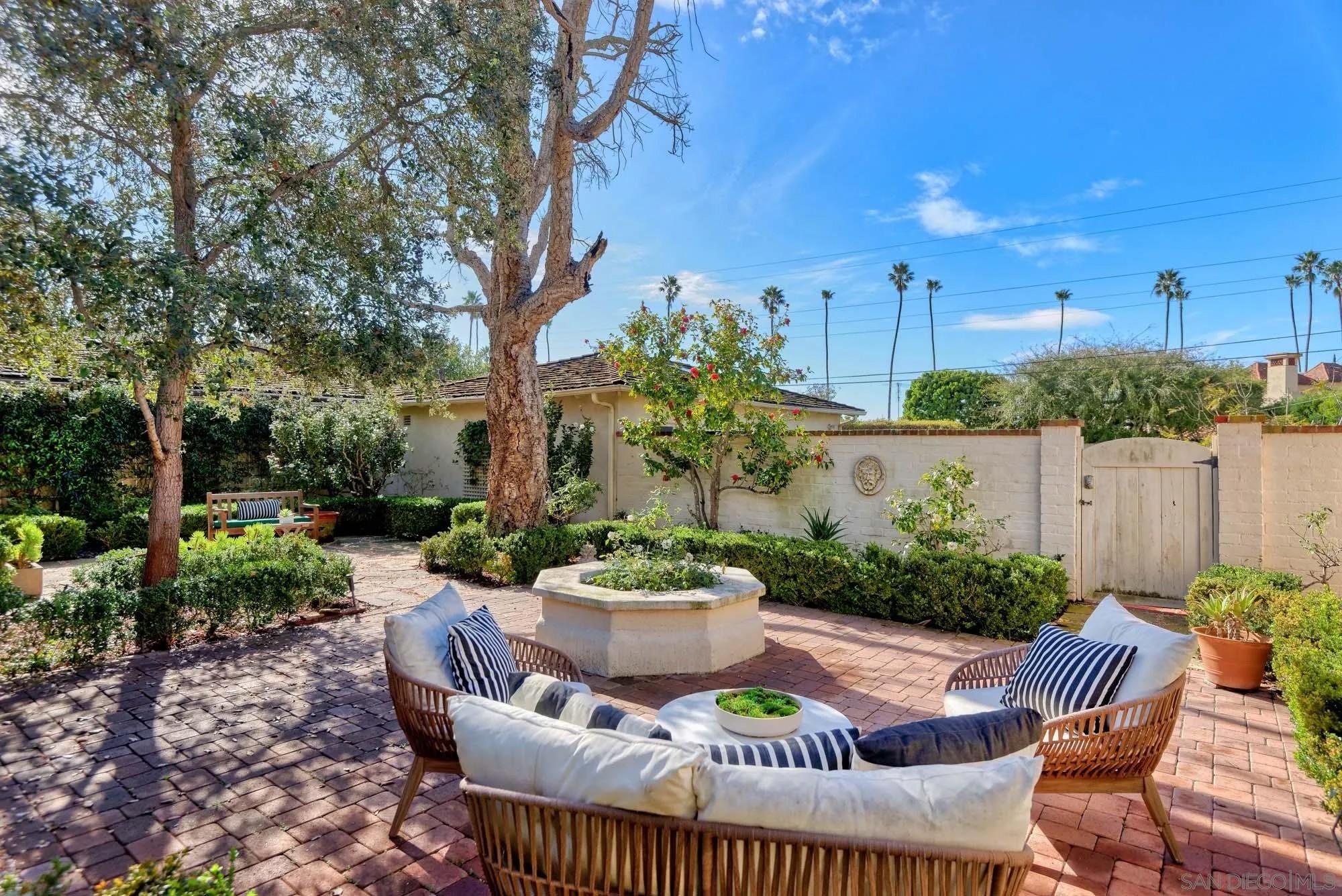 6122 Vista De La Mesa