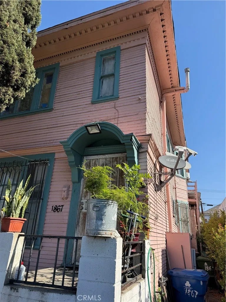 1867 W 11th