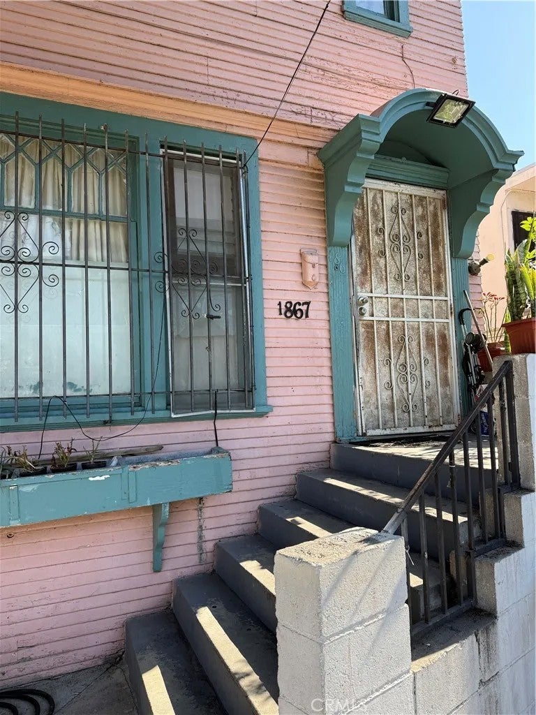 1867 W 11th