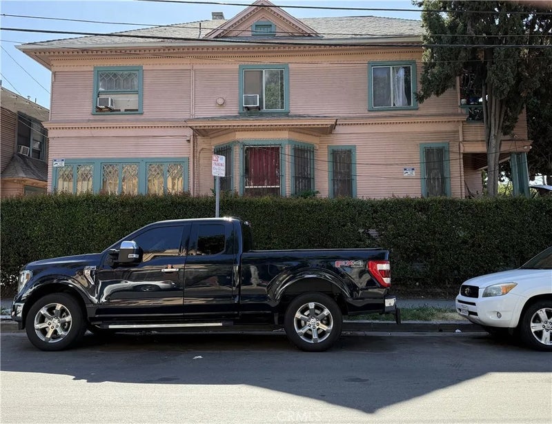 1867 W 11th