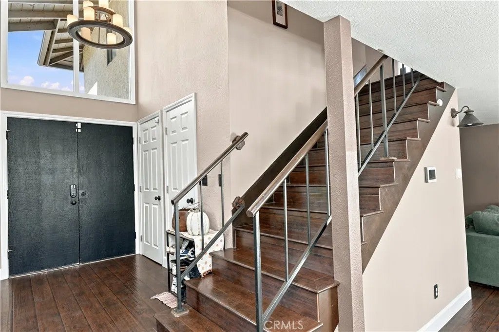 2065 W Ontario