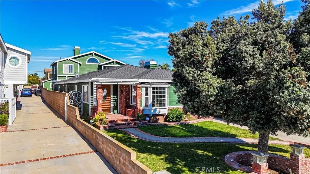 Photo of 1617 W 222nd St, Torrance, CA 90501 (MLS # TR26010942)