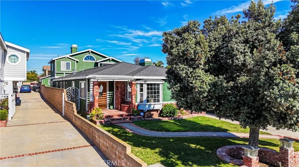 Photo of 1617 W 222nd St, Torrance, CA 90501 (MLS # TR26010942)