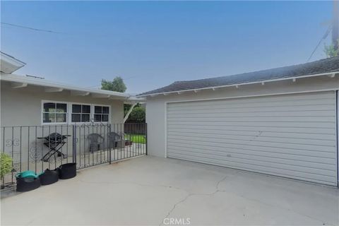 Tiny photo for 10558 Brierbush Ave, Downey, CA 90241 (MLS # DW25216646)