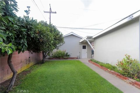 Tiny photo for 10558 Brierbush Ave, Downey, CA 90241 (MLS # DW25216646)