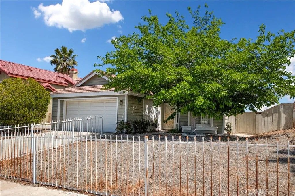 Photo of 16383 Salinas St, Victorville, CA 92394 (MLS # HD26084029)