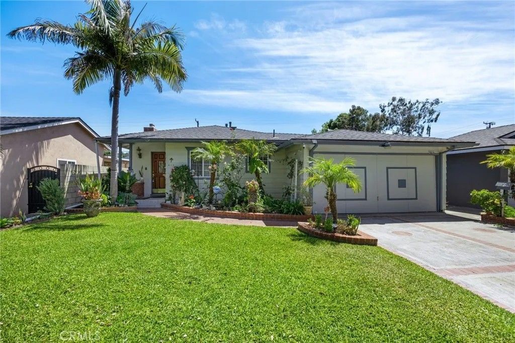 Photo of 412 E Camile St, Santa Ana, CA 92701 (MLS # PW26089938)