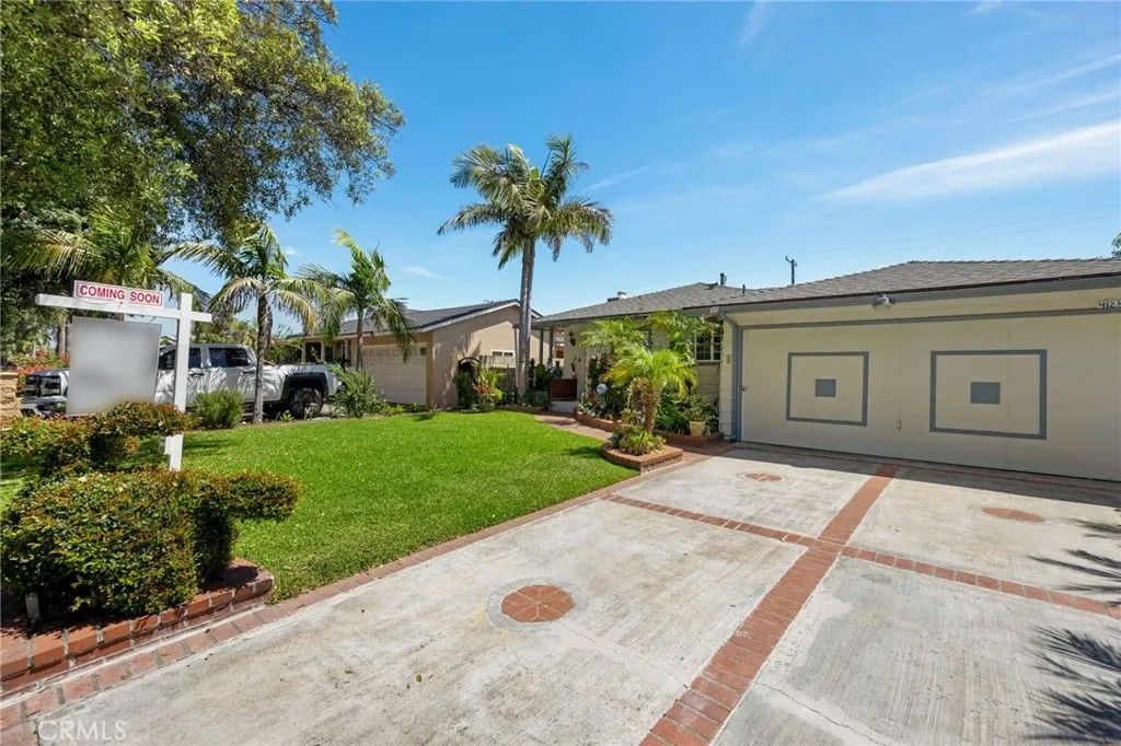 Photo of 412 E Camile St, Santa Ana, CA 92701 (MLS # PW26089938)