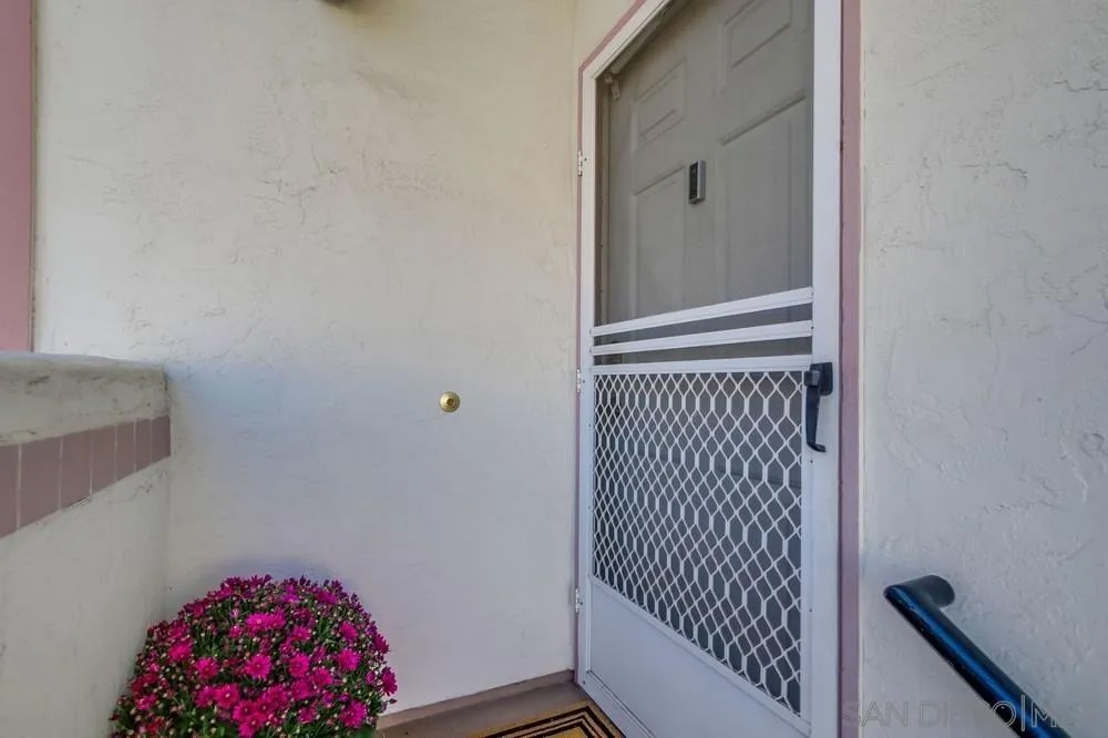 9458 Twin Trails Dr 205