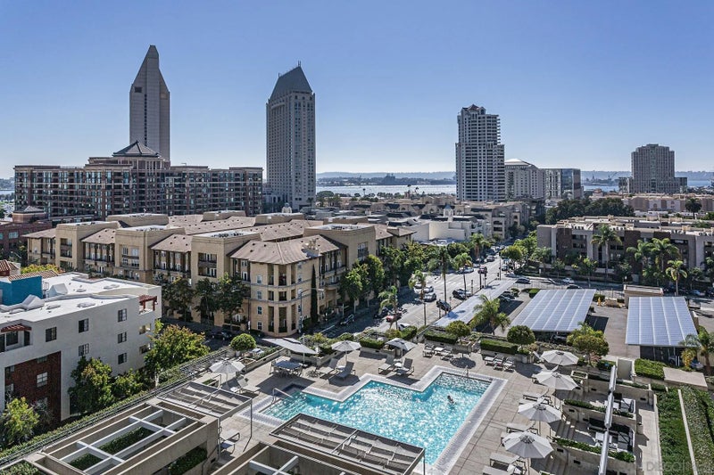 700 Front St 801/807