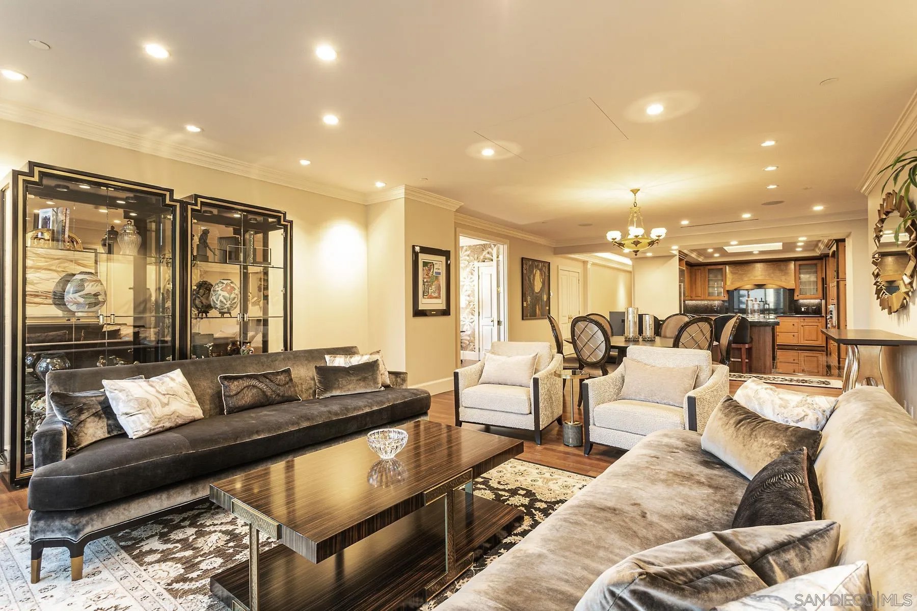 700 Front St 801/807