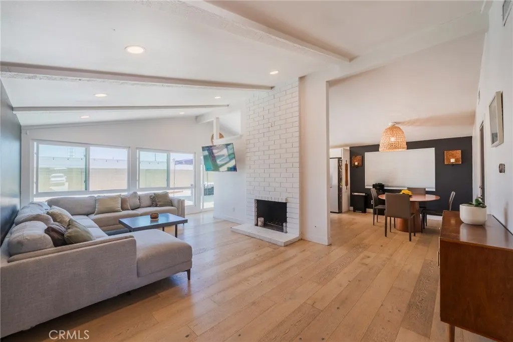 19202 Hickory
