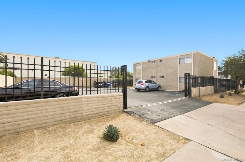 633 E Park Ave
