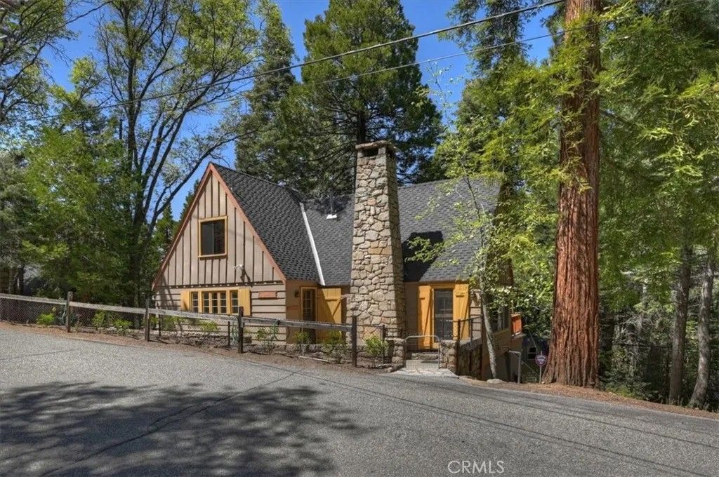 Photo of 260 Burnt Mill, Lake Arrowhead, CA 92352 (MLS # IG26097497)