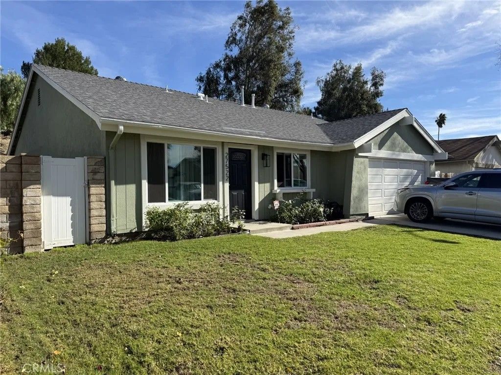 Photo of 27522 Bernina Ave, Canyon Country, CA 91351 (MLS # SR26014438)