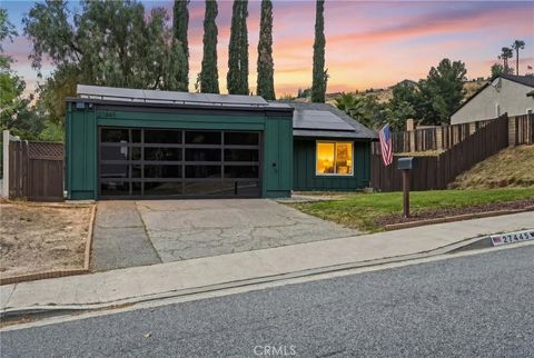 Photo of 27445 Onlee Ave, Saugus, CA 91350 (MLS # SR26069678)