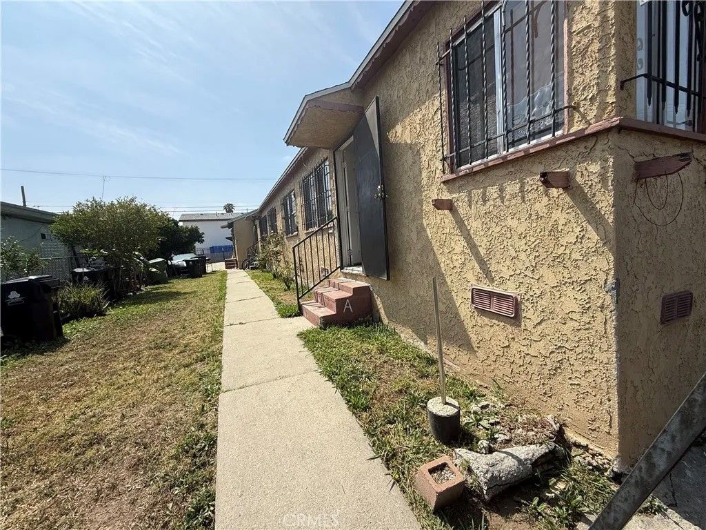 Photo of 7819 S Hoover St, Los Angeles, CA 90044 (MLS # SR26095969)