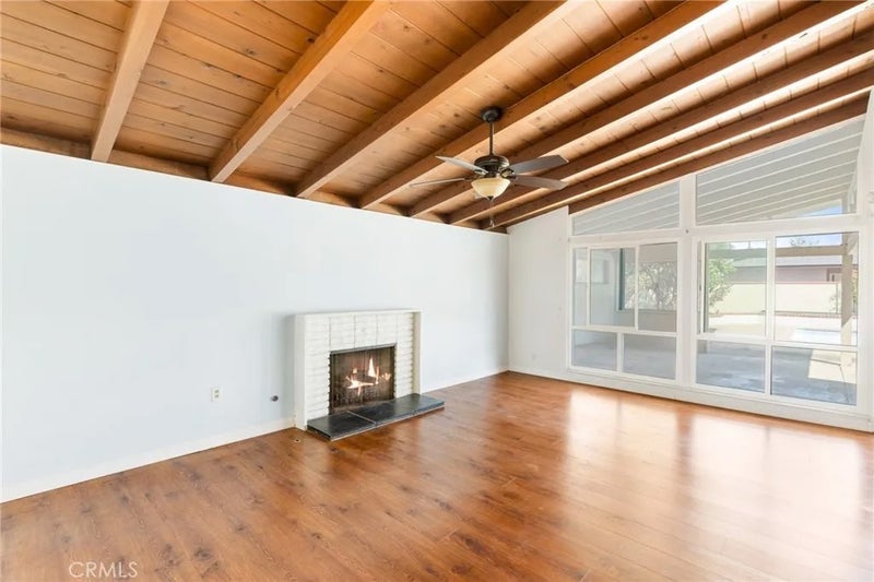 1537 W Edithia