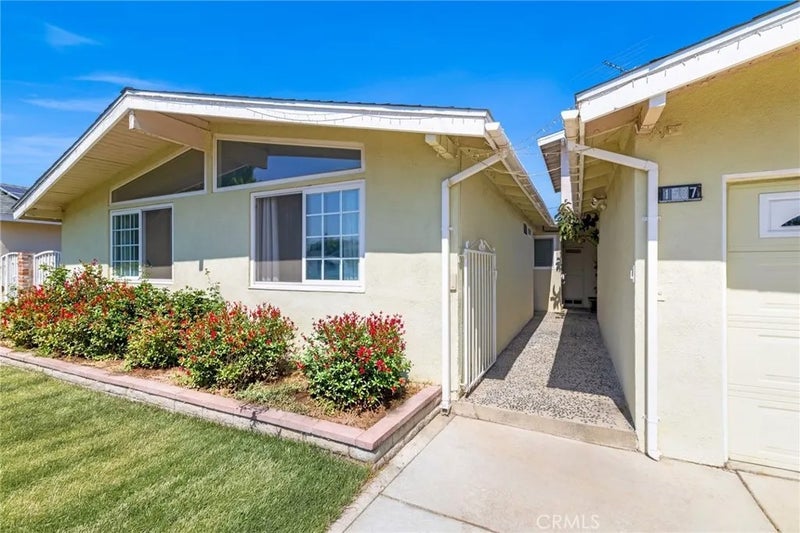 1537 W Edithia