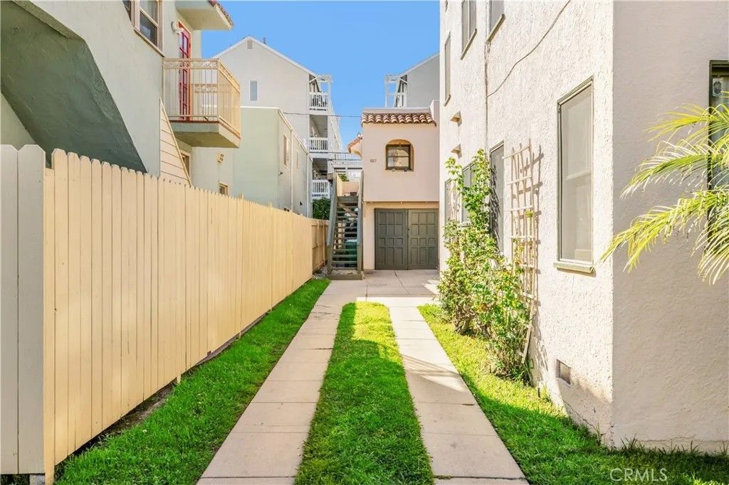 Photo of 1117 Mira Mar Avenue, Long Beach, CA 90804 (MLS # SB26048381)