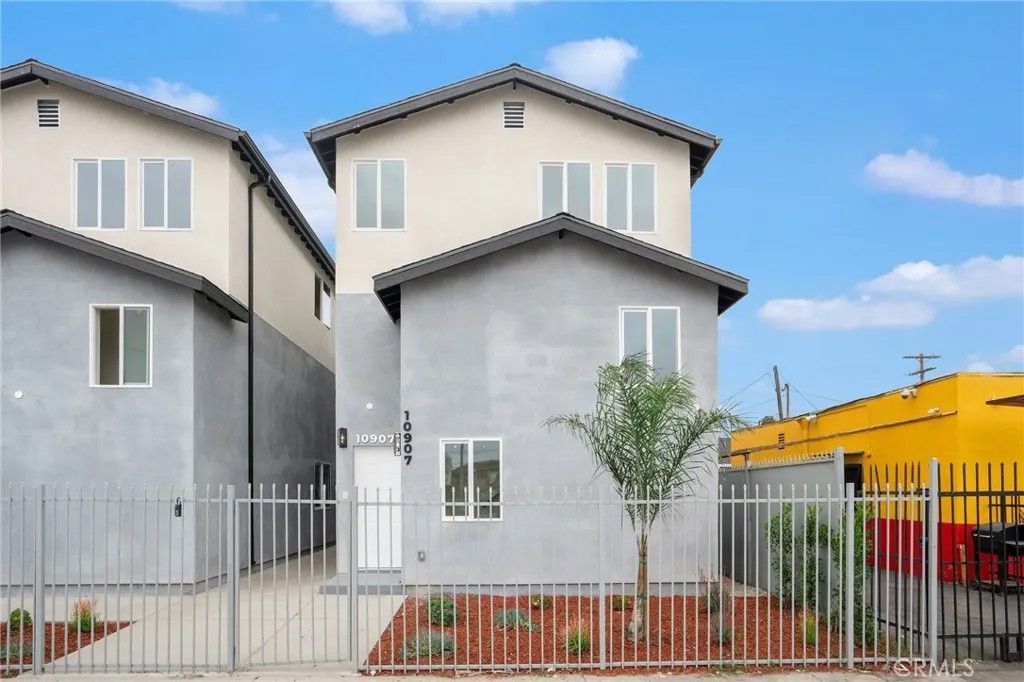 Photo of 10907 S Main Street, Los Angeles, CA 90061 (MLS # CV26070364)