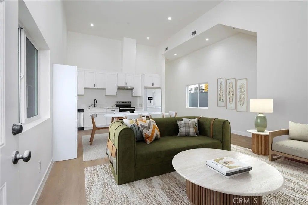 Photo of 10907 S Main Street, Los Angeles, CA 90061 (MLS # CV26070364)