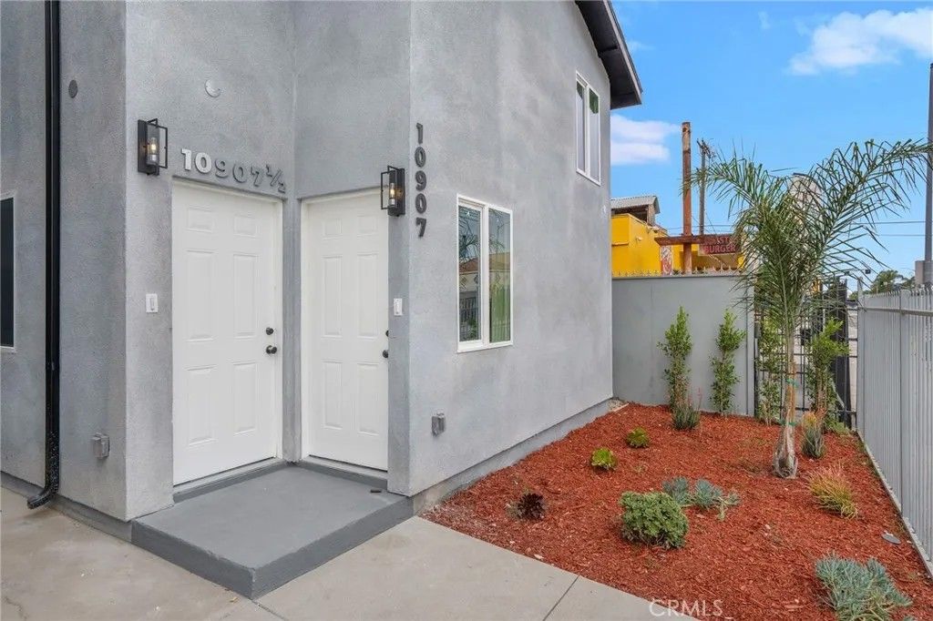 Photo of 10907 S Main Street, Los Angeles, CA 90061 (MLS # CV26070364)